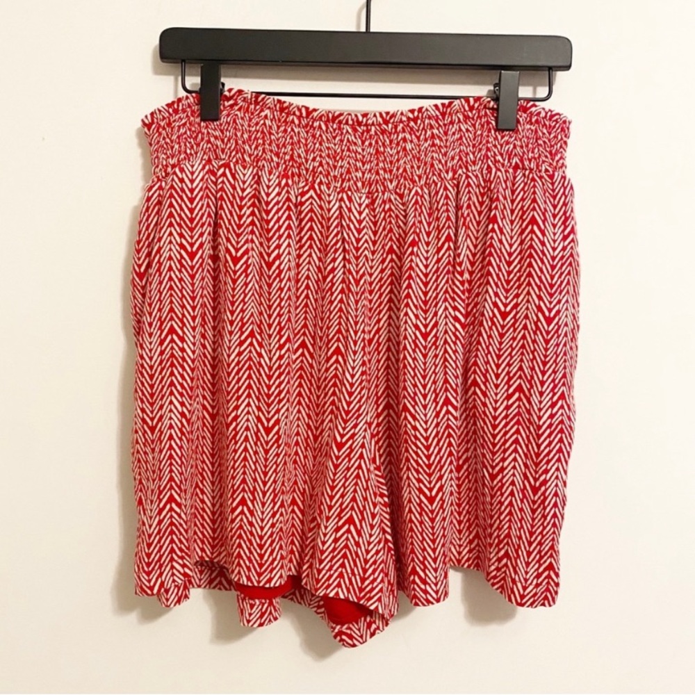 Knox Rose Chevron Geometric Print Mid Rise Flowy Smocked Shorts Red White Large